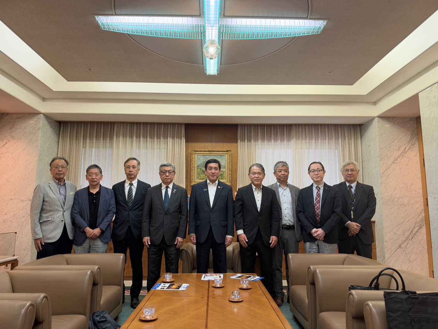 鹿児島県知事と面談し、県への提言書について意見交換を実施